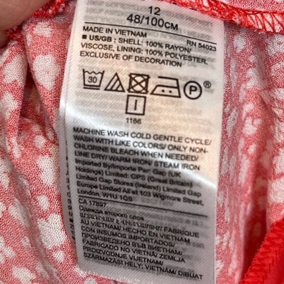 ✨HP✨Banana Republic Red Daisy Smocked Wrap Dress✨ - Picture 6 of 6